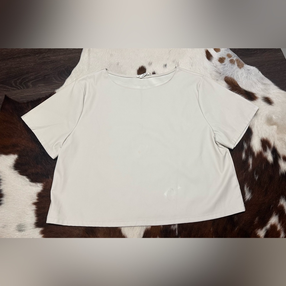 Color Alien Leather Cropped Shirt